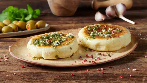 Feta flatbread, czyli chlebki nadziewane serem feta